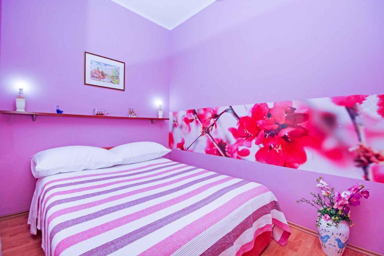 In 6683 Apartment *