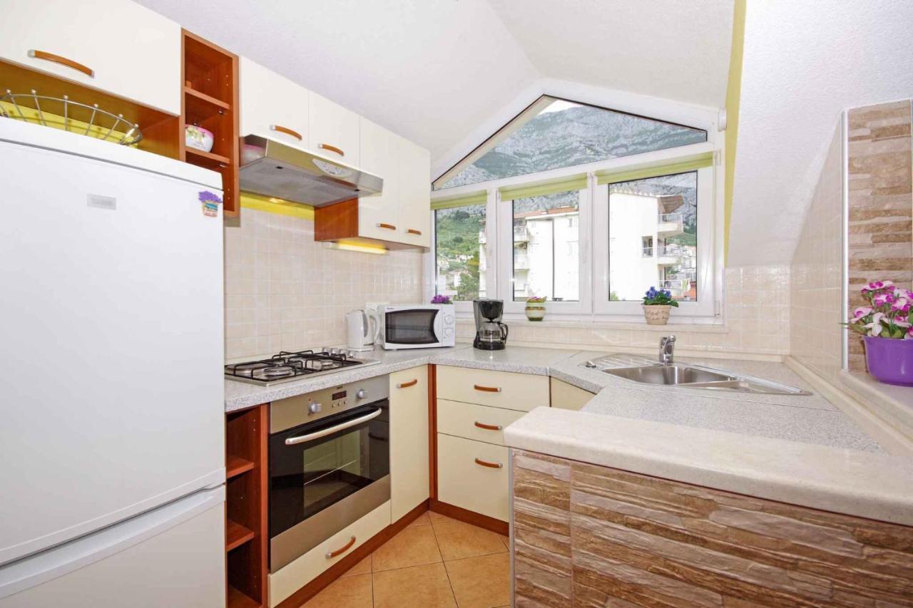 In 6683 Apartment *