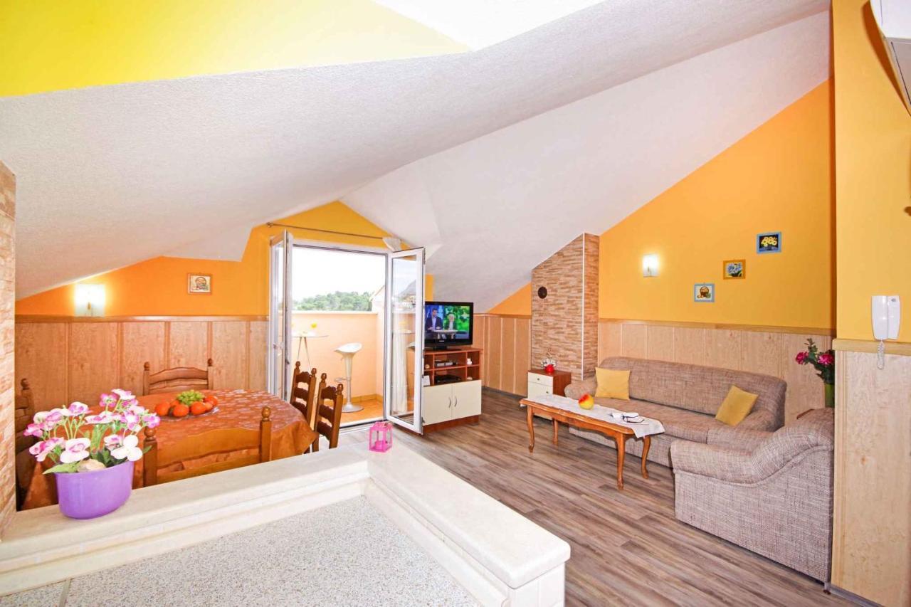 In 6683 Apartment Makarska