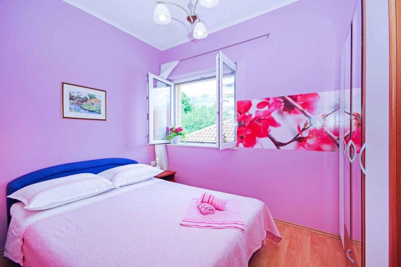 In 6683 Apartment
