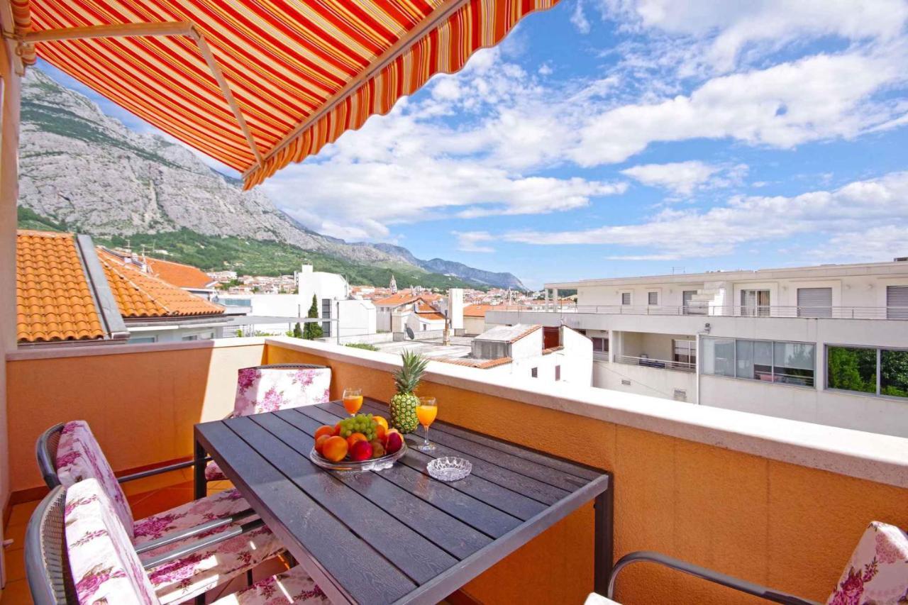In 6683 * Makarska